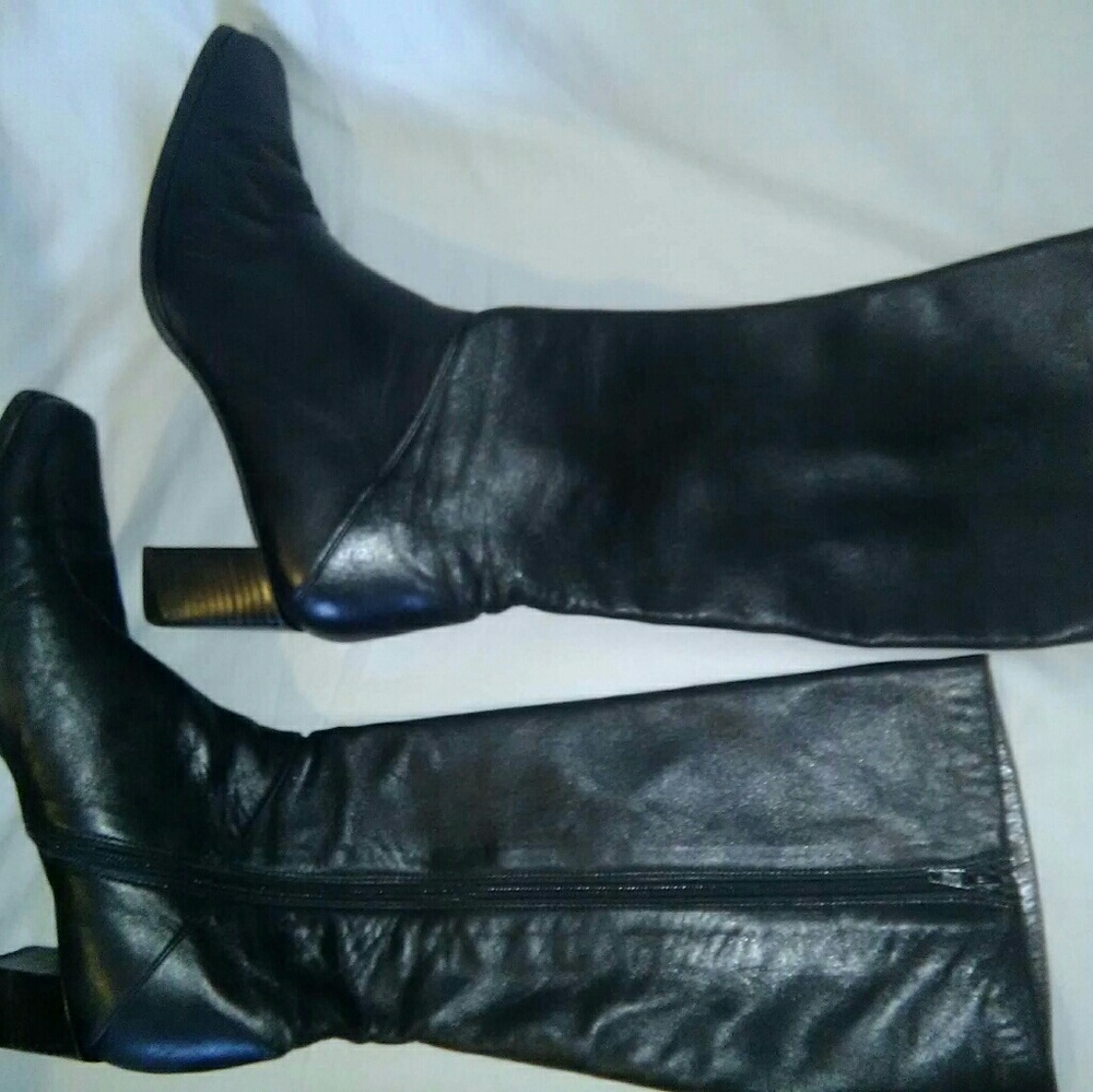 ***SOLD***Stuart Weitzman